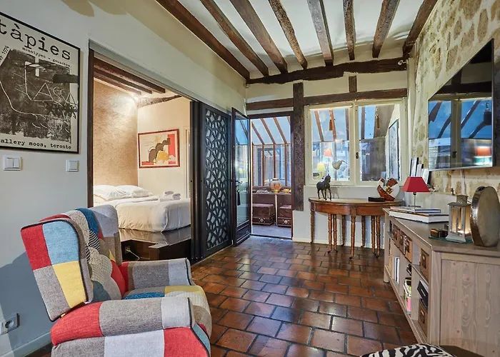 In Heart Of Marais By Prestige
