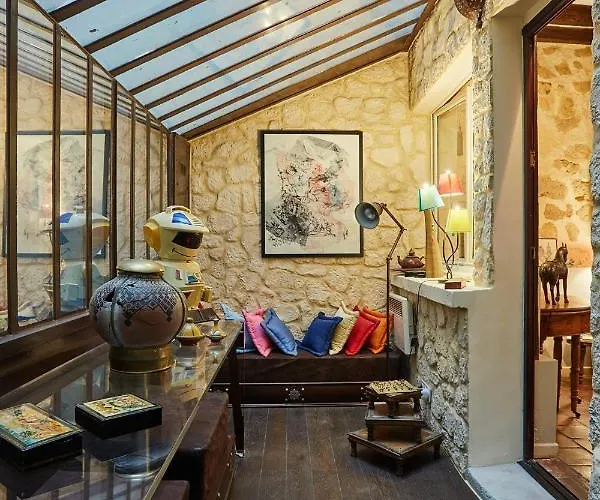 In Heart Of Marais By Prestige *